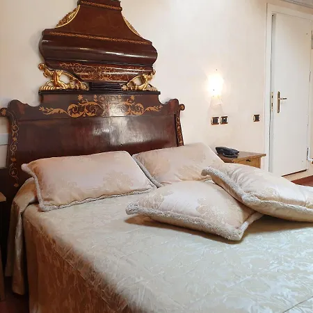 The Foscarini 4*