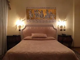 The Foscarini 4*