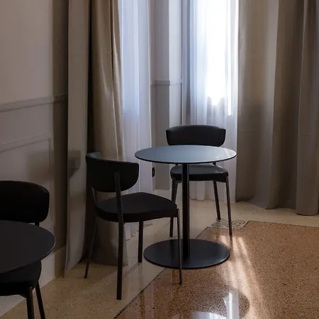 The Foscarini 4*