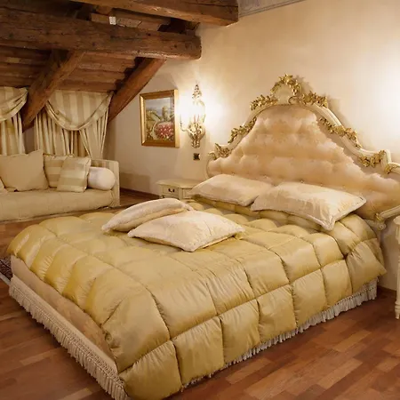 The Foscarini 4*